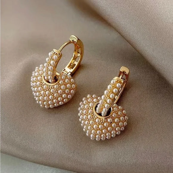 NWT Gold plated and Pearl heart Huggie earrings - Picture 2 of 4